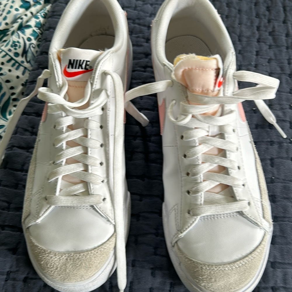 Nike sneakers EC worn once